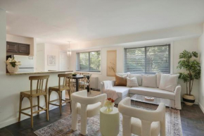 Crystal City Charm 2BR Free Parking 104